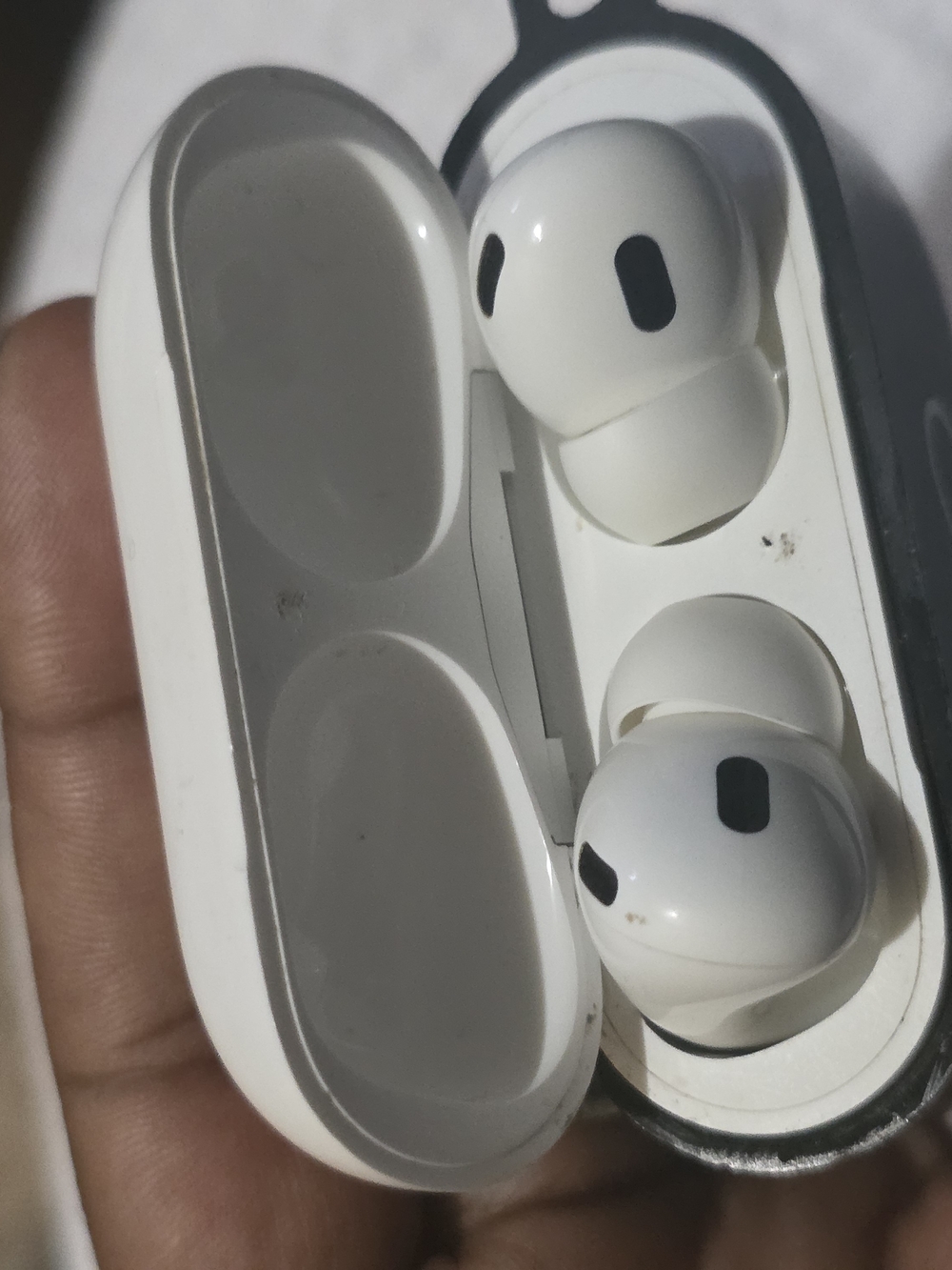Wireless True Earbuds with Portable Charging Case — White
